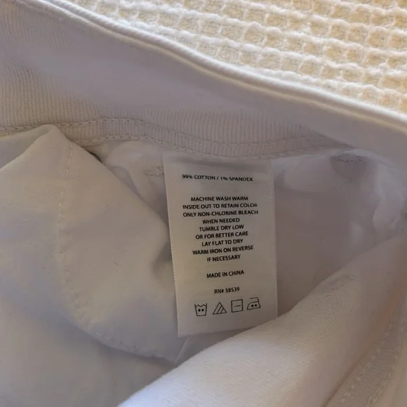 Kut from the Kloth white cropped Jeans. Cameron straight leg. Mid rise - Picture 6 of 14